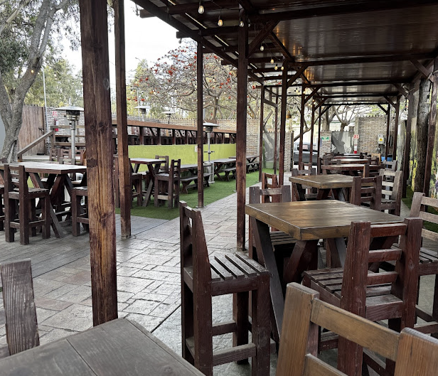 Outdoor fine dining